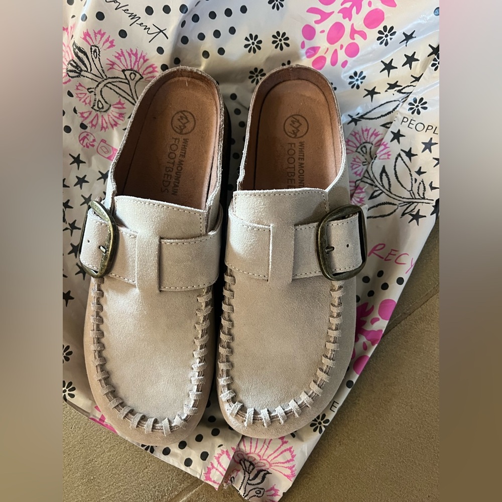 White Mountain Chunky Suede Buckle Clogs